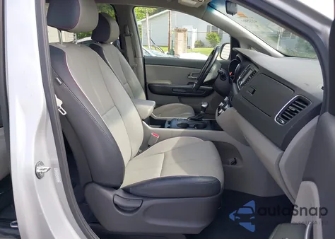 2018 Kia Sedona Lx z USA, uszkodzony, nr VIN KNDMB5C15J6376317